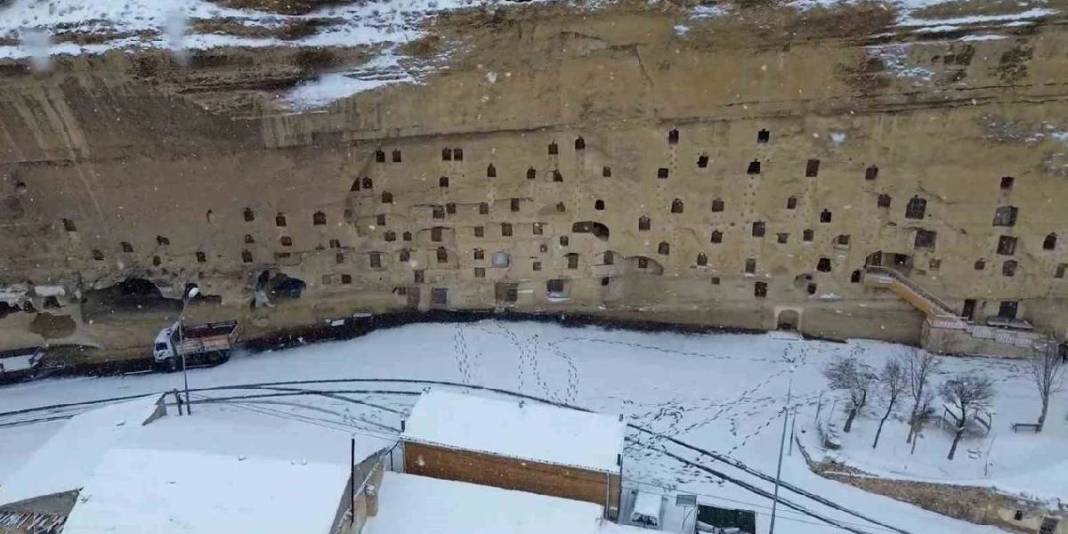 Tarihe ışık tutan köy kar manzarasıyla büyülüyor! Atatürk’ün soyunun buradan geldiğine inanılıyor: Setlerin vazgeçilmezi oluyor 2